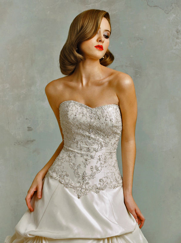 Orifashion HandmadeRomantic Embroidered and Beaded Wedding Dress